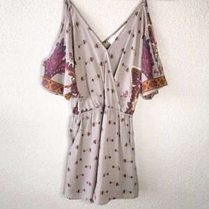 astr the label paisley cold shoulder romper size medium